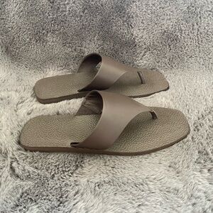 𝅺‼️NWT BANANA REPUBLIC SANDALS‼️